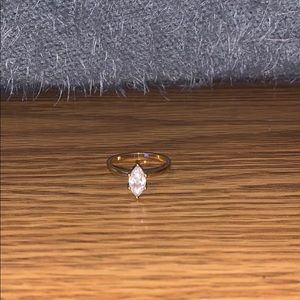 One stone gold tone ring!